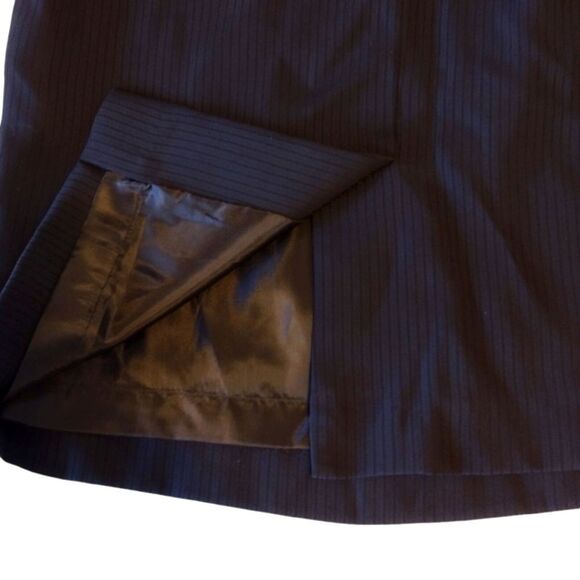 Kasper navy blue pinstripe knee length silky satin lined skirt women's size 6P - Picture 6 of 9